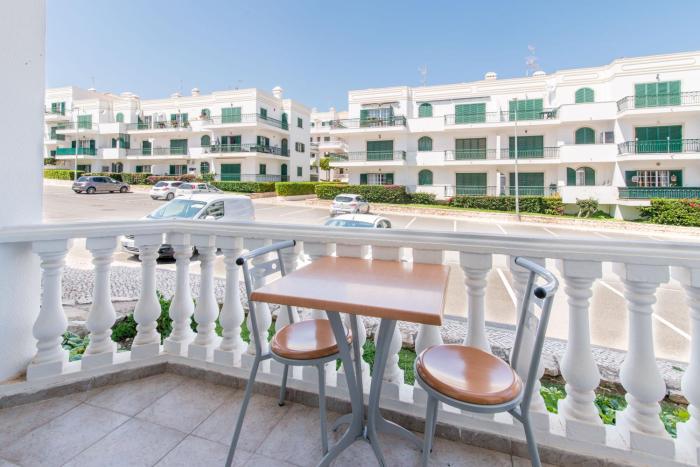 Casa do Lagar 2BDR - 4 mins walk train station - quiet - balcony - wi-fi