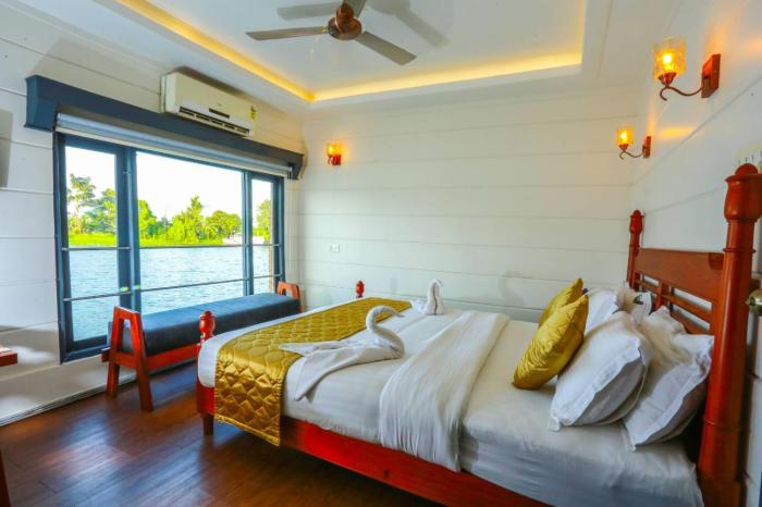 Kerala Houseboat