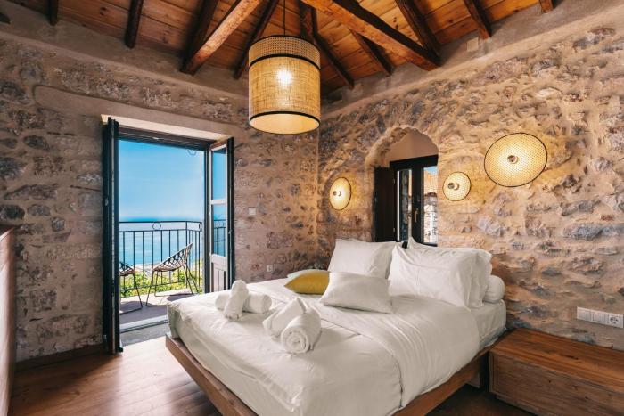 Hawk Tower Apartment - Pyrgos Towers Complex