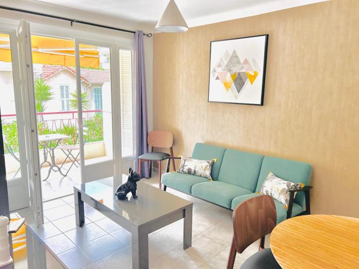 2 bedroom luxury flat with Balcony Cannes Center