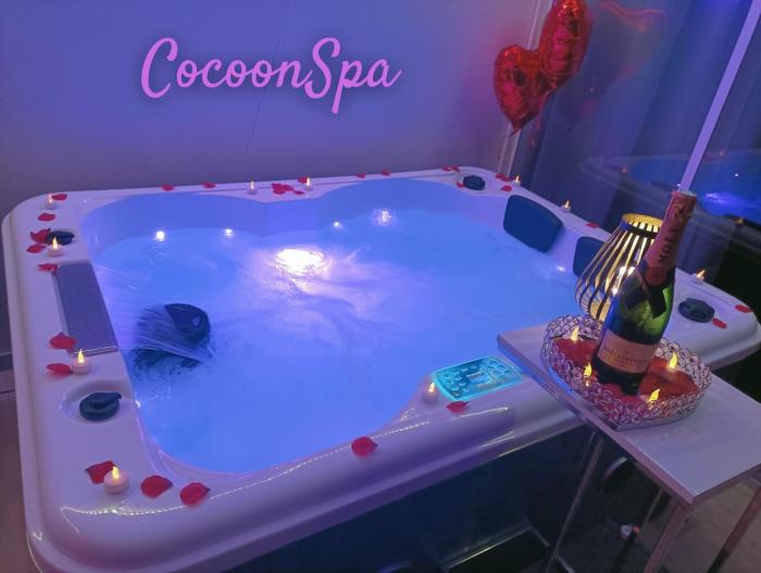 CocoonSPA LoveRoom Jacuzzi