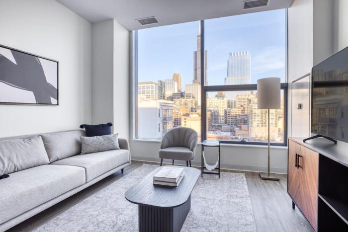 W Loop 2BR w Gym Pool in heart of Greektown CHI-561