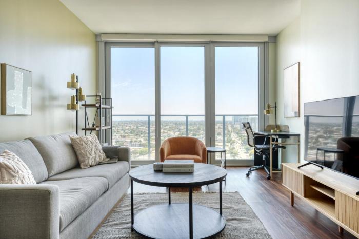 Long Beach 2BR w WD Gym Pool nr Ocean Blvd LAX-850