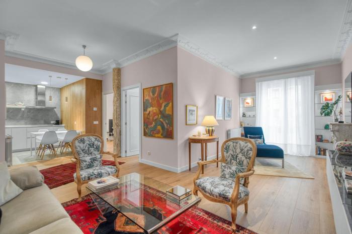 Always Easy I Bellas Artes