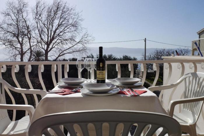 Apartment in Dugi Rat with sea view, balcony, air conditioning WiFi 5132-1