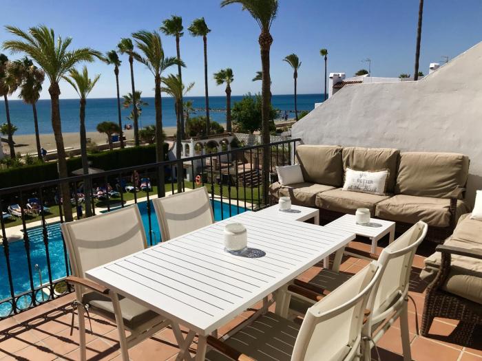 2204-Luxury apt on the beach,new,on duquesa port!