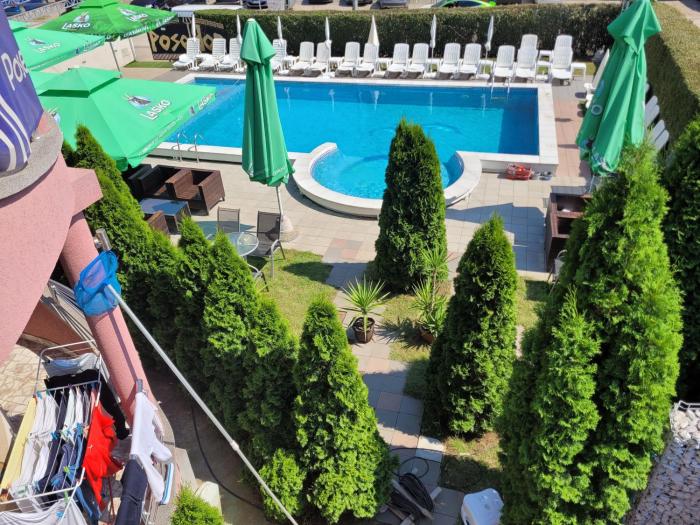 Poseidon Apartment - Pool Access & Free Parking