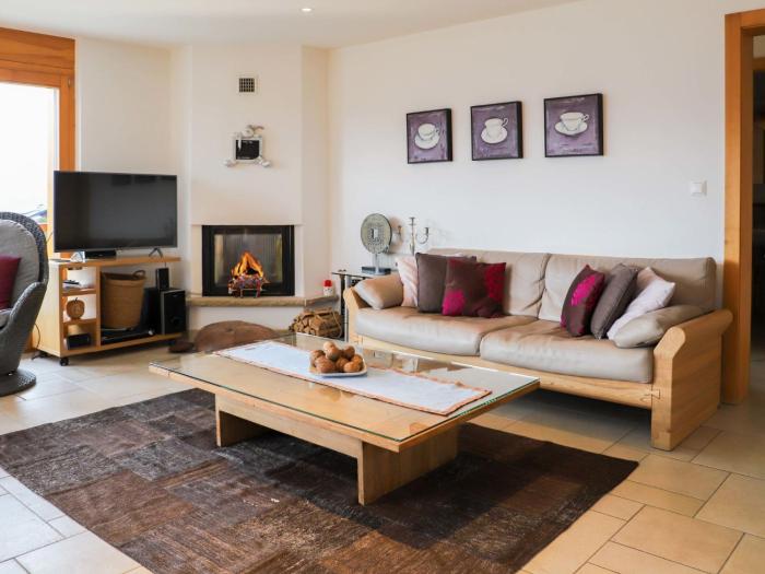 Apartment Domaine des Reines C10 by Interhome