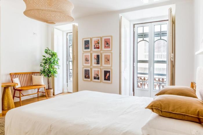 3-bedroom Apt with Private Patio in Cacilhas by Lisbeyond