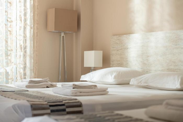 Sithonia Suites Luxury 3 Beds Studio, Semi-ground Floor