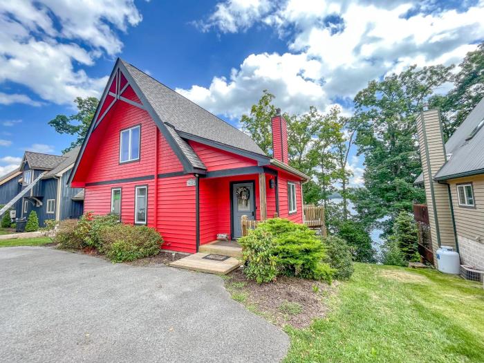 Central Lake House with Private Dock Walk to Area Hot Spots