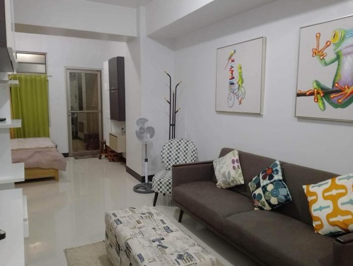 Large studio with pool