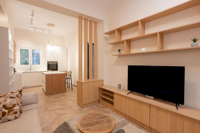 The Downtown Oasis [4 To Panormou Metro Station]