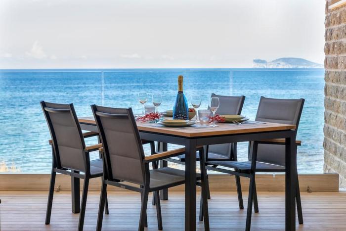 Sea inside luxury apartment: vista mozzafiato