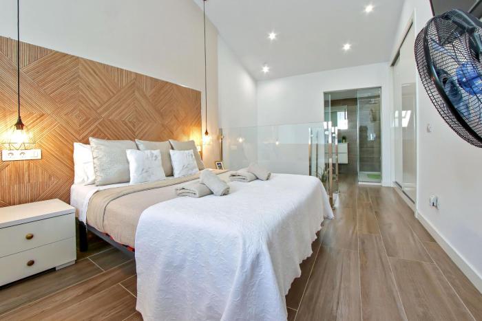 Amazing Maisonette with a Sea View and a Pool Access