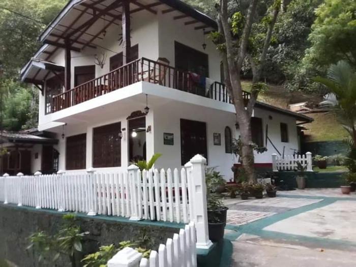 Villa25 Homestay free pick up from the centre