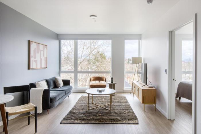 Central District 1br w gym bbq nr downtown SEA-550