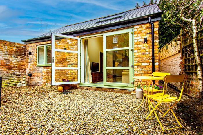 Garden Suite in Hoole with Parking by Rework Accommodation