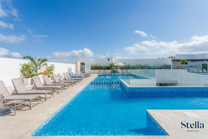 Ipana Condo, Rooftop Pools, Gym, Walk to Beach