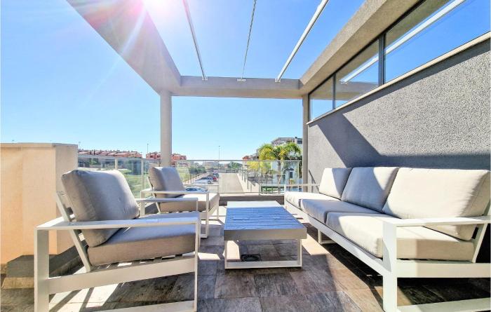 3 Bedroom Nice Home In Torrevieja