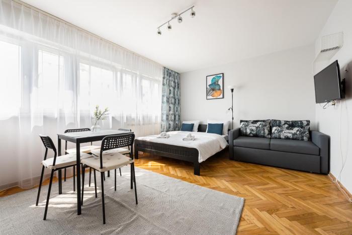 Uniwersytet Medyczny Park Studio by BookingHost