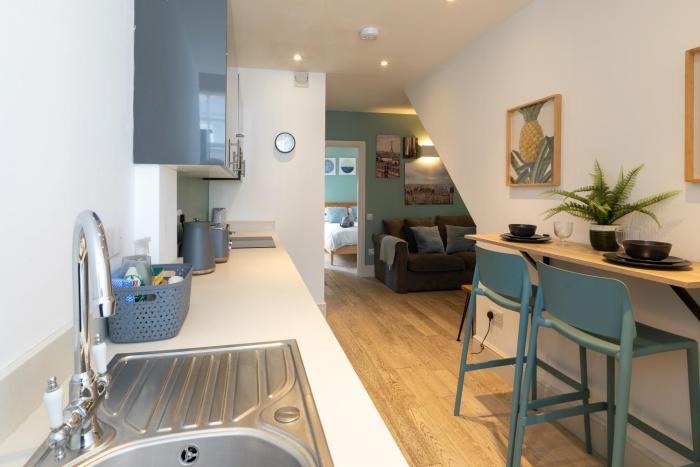 Cosy one bedroom apartments with free evening parking