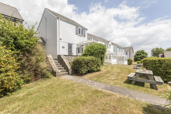 Saddlers Cottage with indoor pool, tennis court and lots more Tenby area