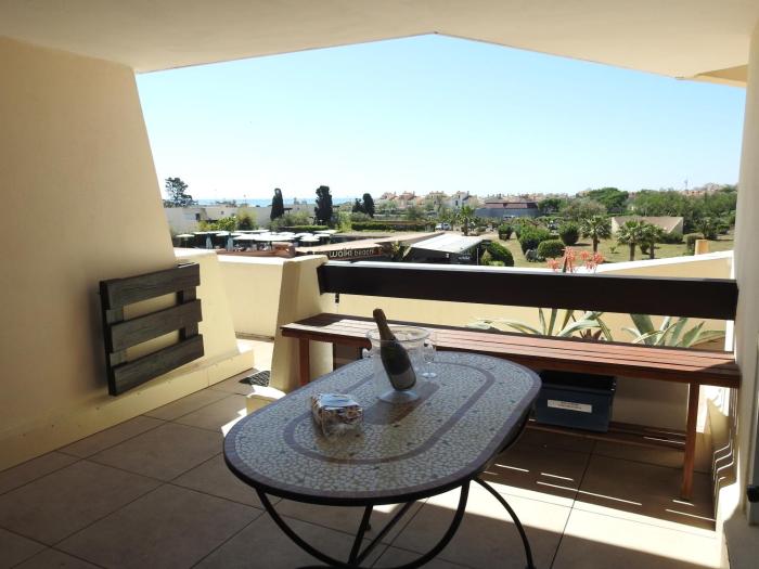 Le Rouge et Le Noir 45 m2 sur Coursives Gde Terrasse Port Nature Naturiste