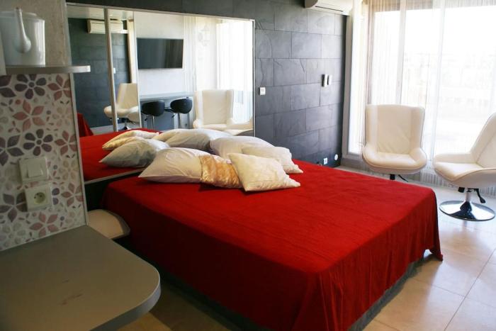 Studio 309, Héliopolis AB, village naturiste