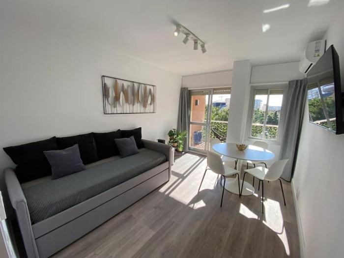 Apt moderno con vistas, recepción 24 hs y piscinas