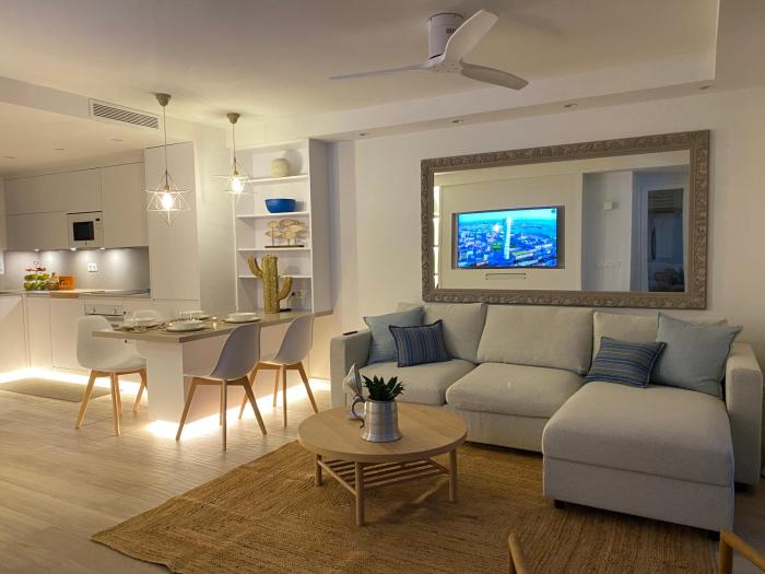 Modern new apartment, Perfect for golf and digital nomads , sea view and parking