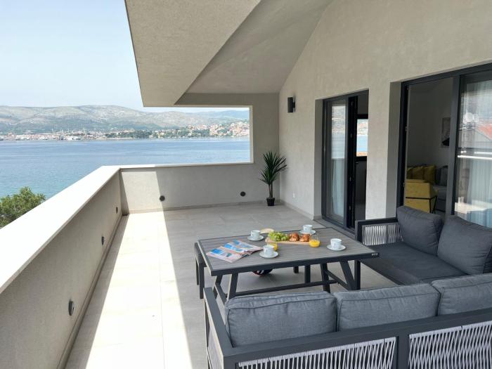 Beachfront house Olbia with private parking