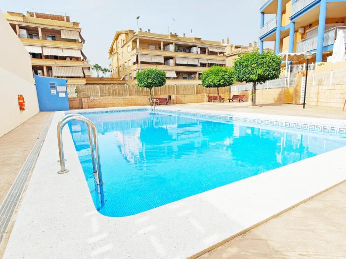 Global Properties, Apartamento con piscina y terraza en Canet playa