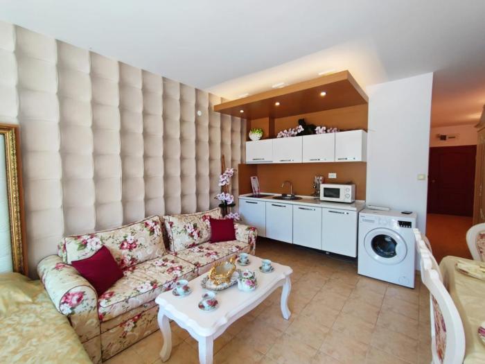 Dom-El Real Apartments in Sea View Complex
