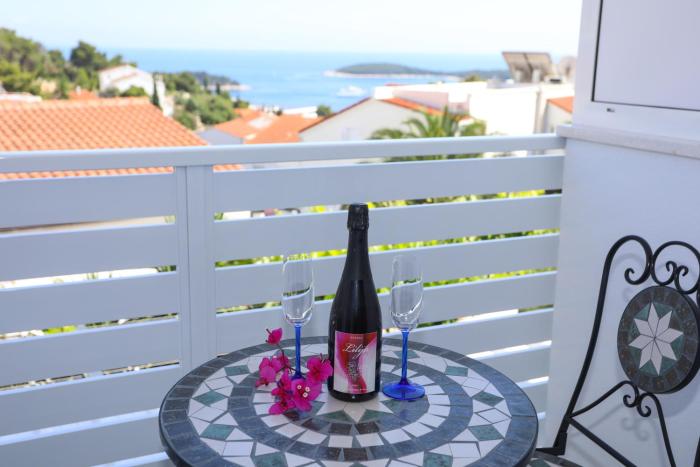 Stella Maris Hvar - Brand New Sea View Rooms with Balcony