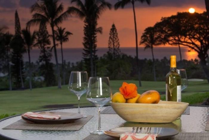 Beautiful 22 condo in Kailua Kona. Ocean View!