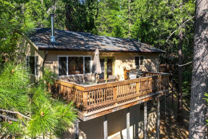 Cozy Mi-Wuk Village Cabin w Deck!