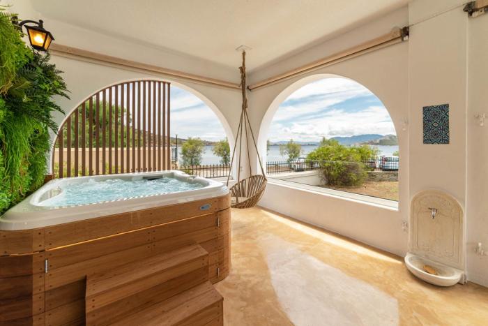 Faidons Luxury House with jacuzzi by AegianKazarte