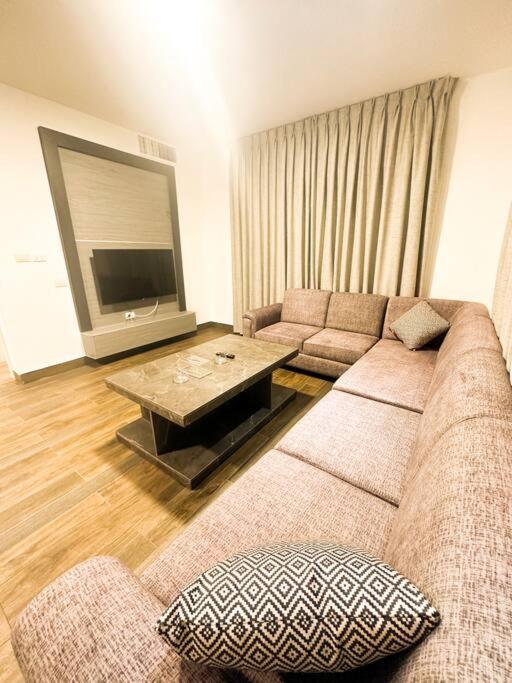 central apartment for rent 25