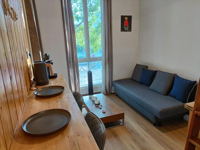 Charmant Studio - Face Gare SNCF Grenoble -Bus, Centre-Ville, Tout à Pied !