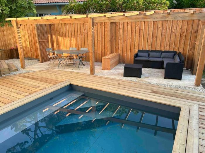 Charmante maison aux Abatilles-piscine-8 pers