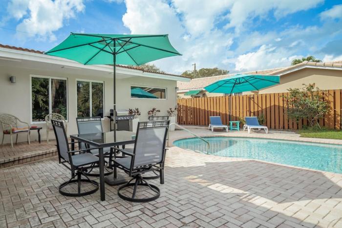 Spacious Fort Lauderdale HEATED Pool House, Grill and Beach 2.9 miles