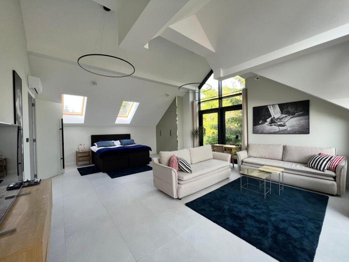 Pokoje żeglarskie z widokiem na jezioro