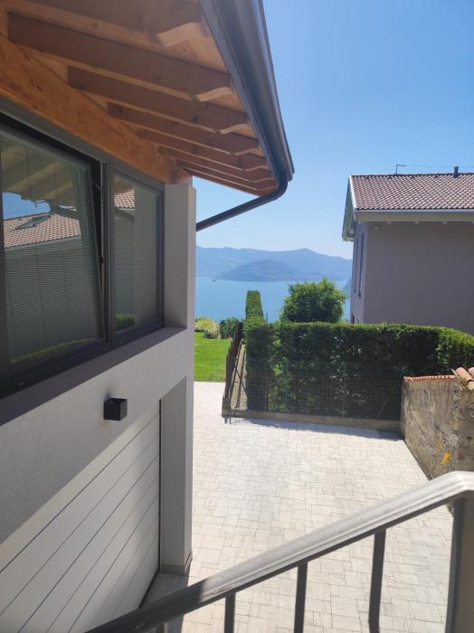 Luminoso appartamento vista lago