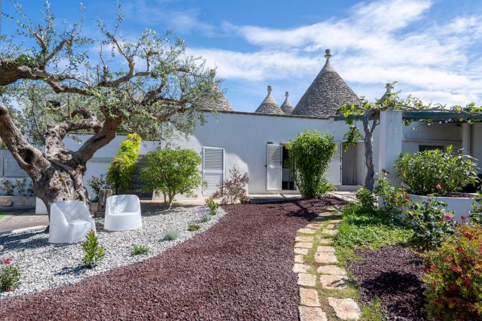 Trullo Grecla with pool and parking