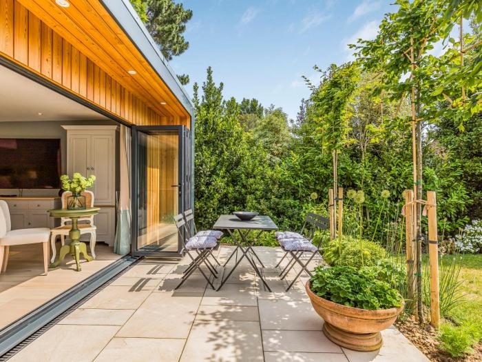 Charming Bosham Garden Lodge - Pass the Keys