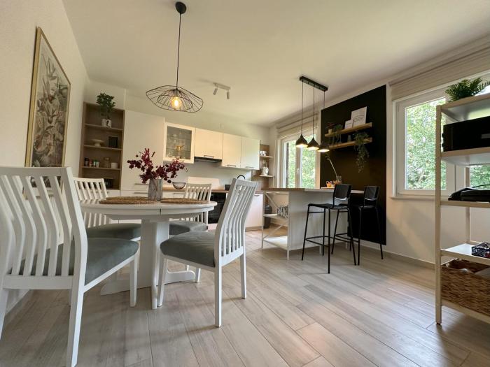 Summer Green Apartment