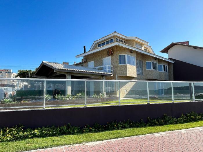 413 - Casa frente Mar em Bombas-Bombinhas.