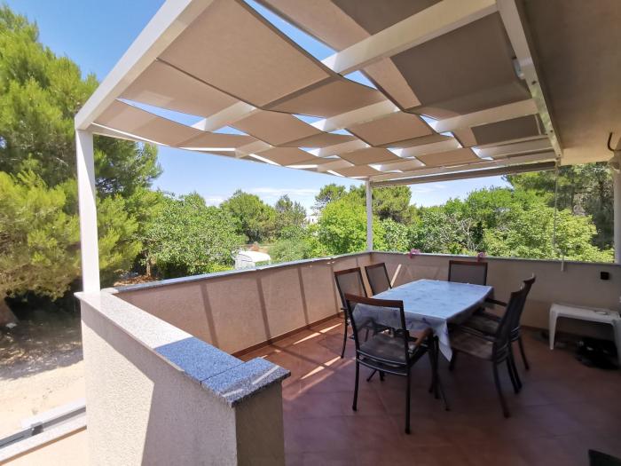 Apartment Dundo in quiet green area