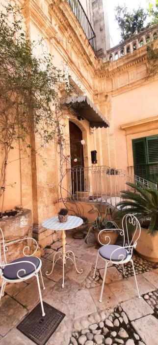 SUD room Palazzo Rau della Ferla